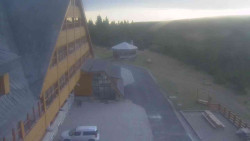 Parkoviště a hlavní vchod