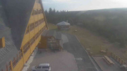 Parkoviště a hlavní vchod