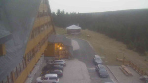 Sporthotel Kurzovní - Parkoviště a hlavní vchod - 15.11.2025 v 06:55 Sporthotel Kurzovní - Parkoviště a hlavní vchod - 15.11.2025 v 06:55