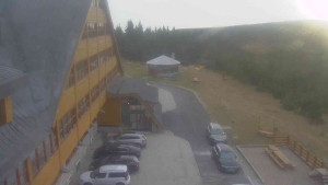 Sporthotel Kurzovní - Parkoviště a hlavní vchod - 15.11.2025 v 07:45 Sporthotel Kurzovní - Parkoviště a hlavní vchod - 15.11.2025 v 07:45