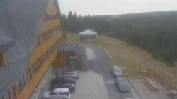 Parkoviště a hlavní vchod