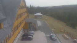 Parkoviště a hlavní vchod