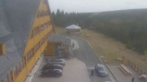 Sporthotel Kurzovní - Parkoviště a hlavní vchod - 15.11.2025 v 09:55 Sporthotel Kurzovní - Parkoviště a hlavní vchod - 15.11.2025 v 09:55