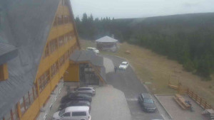 Sporthotel Kurzovní - Parkoviště a hlavní vchod - 15.11.2025 v 12:10 Sporthotel Kurzovní - Parkoviště a hlavní vchod - 15.11.2025 v 12:10