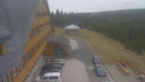 Sporthotel Kurzovní - Parkoviště a hlavní vchod - 15.11.2025 v 13:15 Sporthotel Kurzovní - Parkoviště a hlavní vchod - 15.11.2025 v 13:15