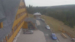 Parkoviště a hlavní vchod