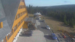 Parkoviště a hlavní vchod