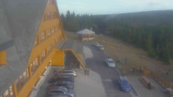 Parkoviště a hlavní vchod