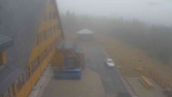 Parkoviště a hlavní vchod