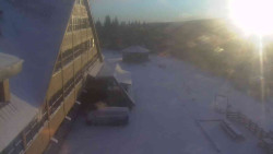 Parkoviště a hlavní vchod