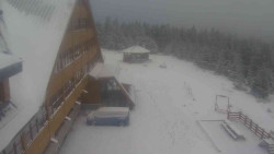 Parkoviště a hlavní vchod