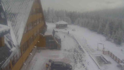 Parkoviště a hlavní vchod