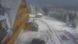 Parkoviště a hlavní vchod