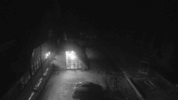 Parkoviště a hlavní vchod