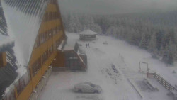 Parkoviště a hlavní vchod