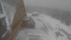 Parkoviště a hlavní vchod