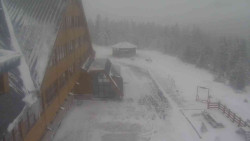 Parkoviště a hlavní vchod