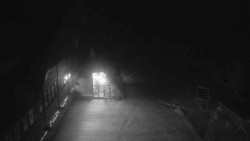 Parkoviště a hlavní vchod