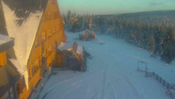 Parkoviště a hlavní vchod