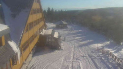 Parkoviště a hlavní vchod