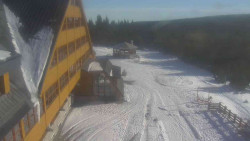 Parkoviště a hlavní vchod