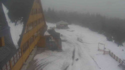 Parkoviště a hlavní vchod