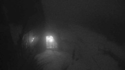 Parkoviště a hlavní vchod