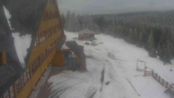 Parkoviště a hlavní vchod