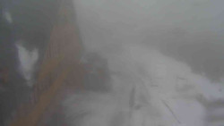 Parkoviště a hlavní vchod