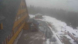 Parkoviště a hlavní vchod