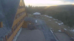 Parkoviště a hlavní vchod