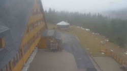 Parkoviště a hlavní vchod