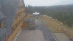 Parkoviště a hlavní vchod