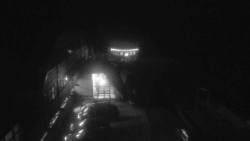 Parkoviště a hlavní vchod