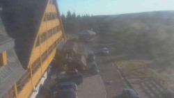 Parkoviště a hlavní vchod