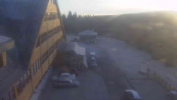 Parkoviště a hlavní vchod