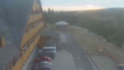 Parkoviště a hlavní vchod