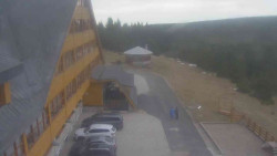 Parkoviště a hlavní vchod