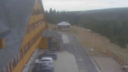 Parkoviště a hlavní vchod