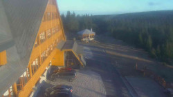 Parkoviště a hlavní vchod