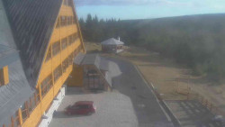 Parkoviště a hlavní vchod