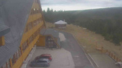 Parkoviště a hlavní vchod