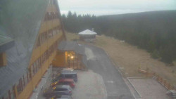 Parkoviště a hlavní vchod