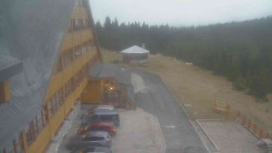 Parkoviště a hlavní vchod