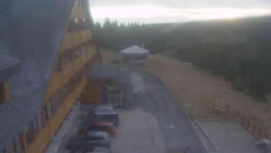 Parkoviště a hlavní vchod