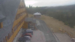 Parkoviště a hlavní vchod