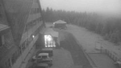 Parkoviště a hlavní vchod