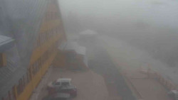 Parkoviště a hlavní vchod