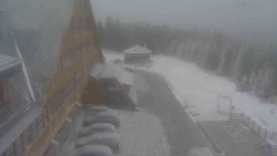 Parkoviště a hlavní vchod