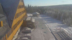 Parkoviště a hlavní vchod